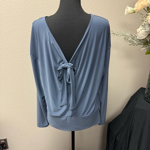 White House Black Market Blue Tie-Back Long Sleeve Peplum Blouse Soft Knit Sz L - Picture 3 of 7